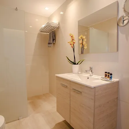 Orpheus Apartment *